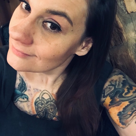 Meet your Posher, Holly - Picture 1 of 1